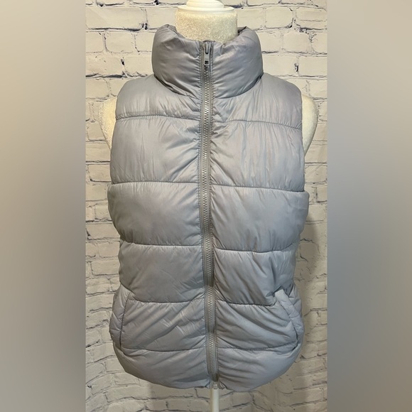Old Navy gray puffer vest size small - Picture 1 of 6